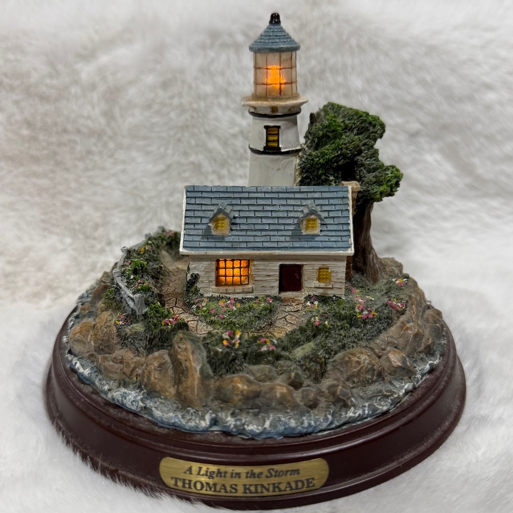 Thomas Kinkade A Light in the Storm Illuminated Lighthouse Figurine Sculpture